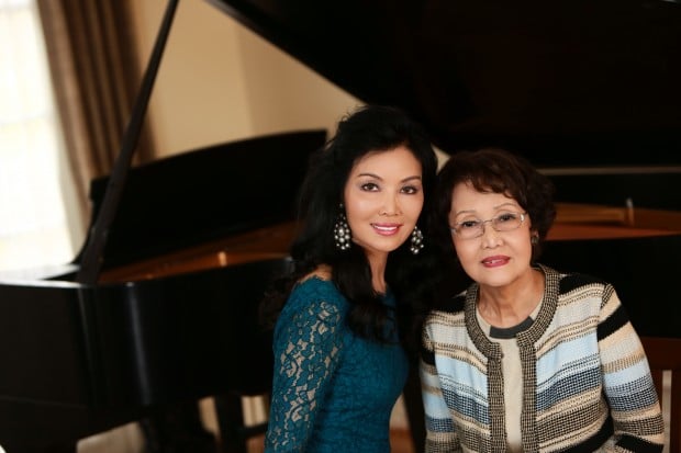 Miran Halen with her mother, Sun Cha